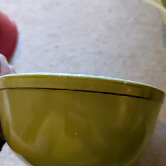Red and Green Mixing Bowls - Picture 4 of 8